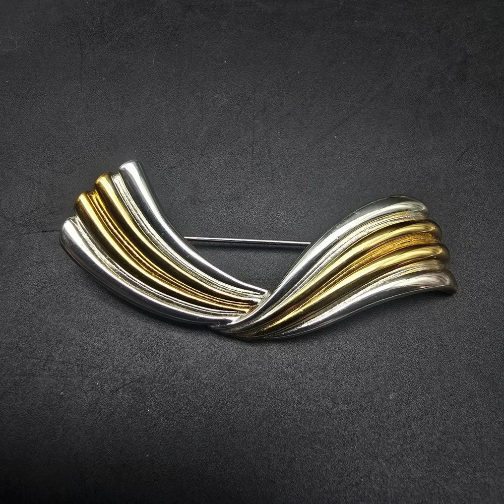 Napier Two Tone Ribbed Winged Brooch Vintage Costume Jewelry